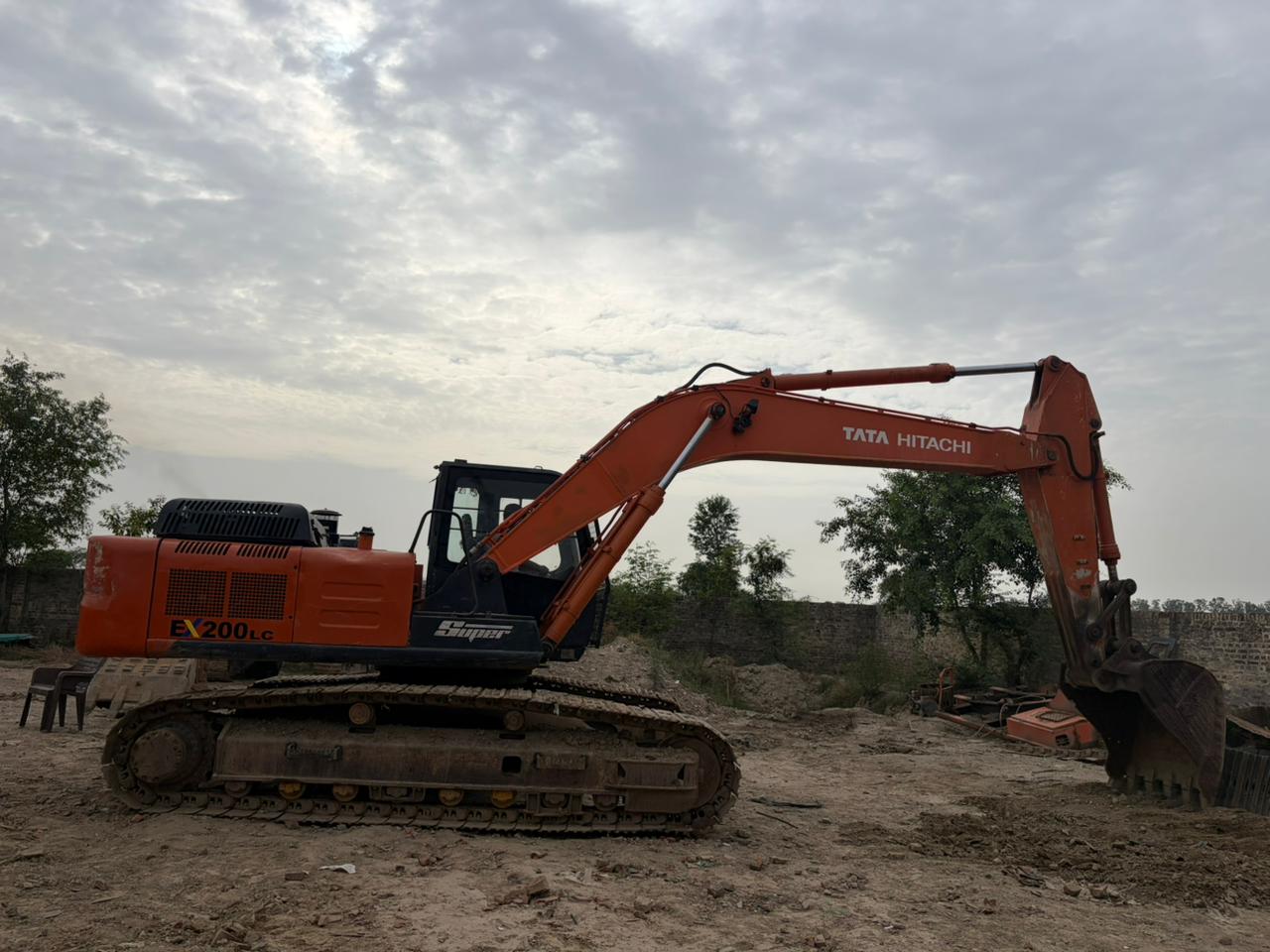 TATA EX200 Excavator photo 2